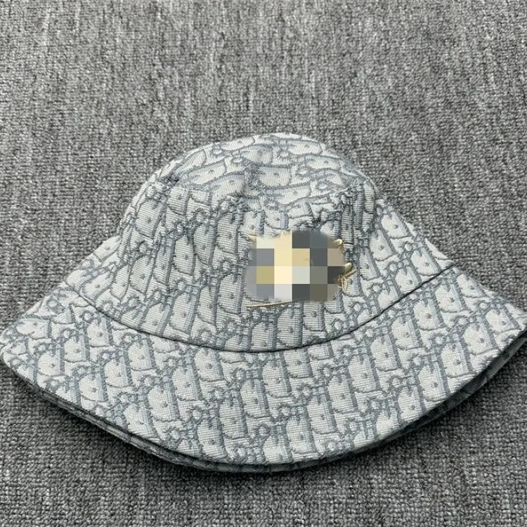 Louis Vuitton D family new summer basin hat foreign trade fashion simple embroidery D letter presbyopic double-sided short brim fisherman hat image 3
