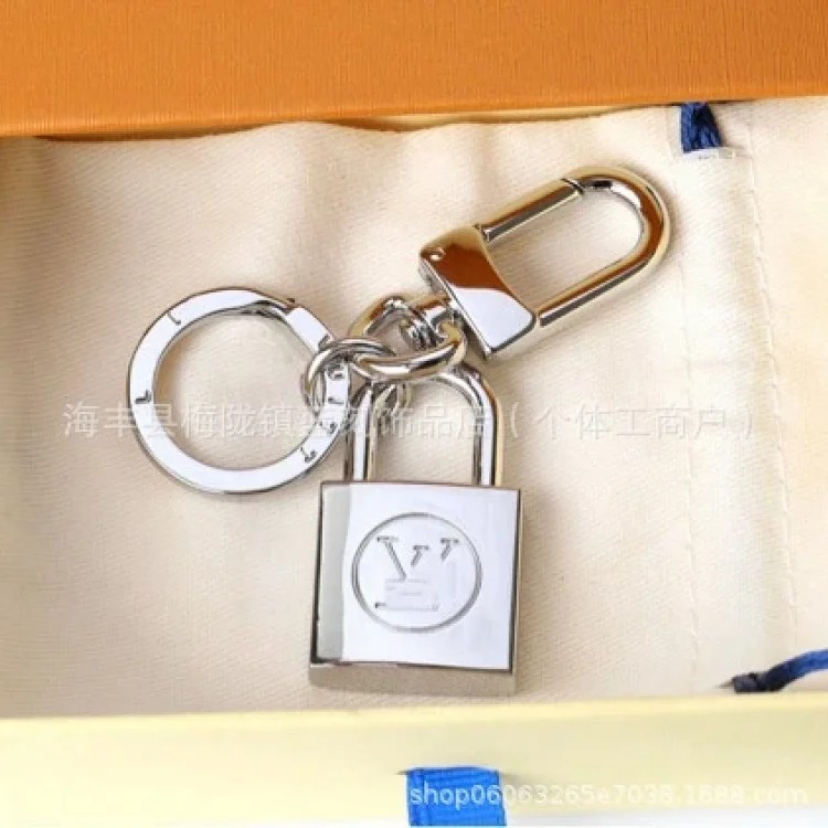 Louis Vuitton Foreign trade hot-selling series of fashionable metal bag pendants, presbyopic key pendants, car key chains, key chains