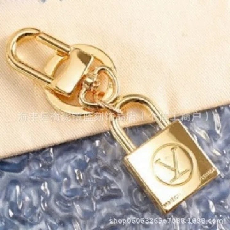 Louis Vuitton Foreign trade hot-selling series of fashionable metal bag pendants, presbyopic key pendants, car key chains, key chains