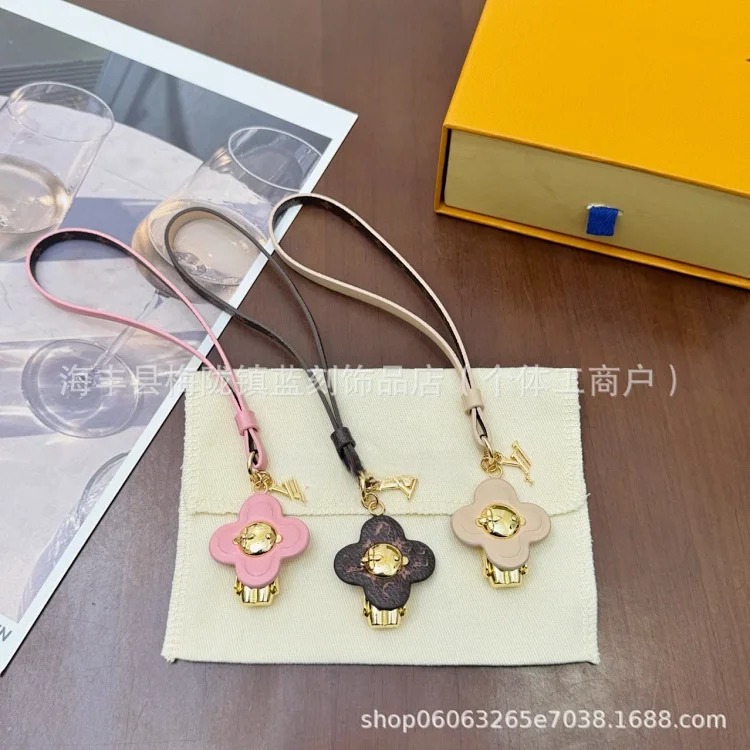 Cute sunflower bag pendant with leather lanyard car pendant versatile wear-resistant fashion trend ins