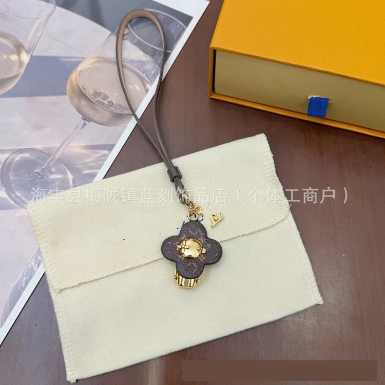 Cute sunflower bag pendant with leather lanyard car pendant versatile wear-resistant fashion trend ins