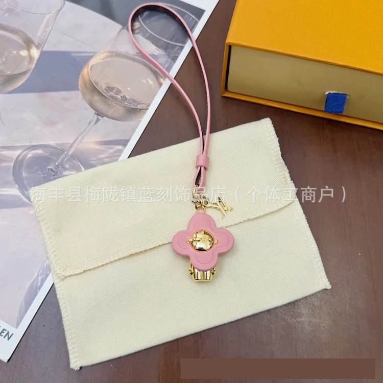 Cute sunflower bag pendant with leather lanyard car pendant versatile wear-resistant fashion trend ins