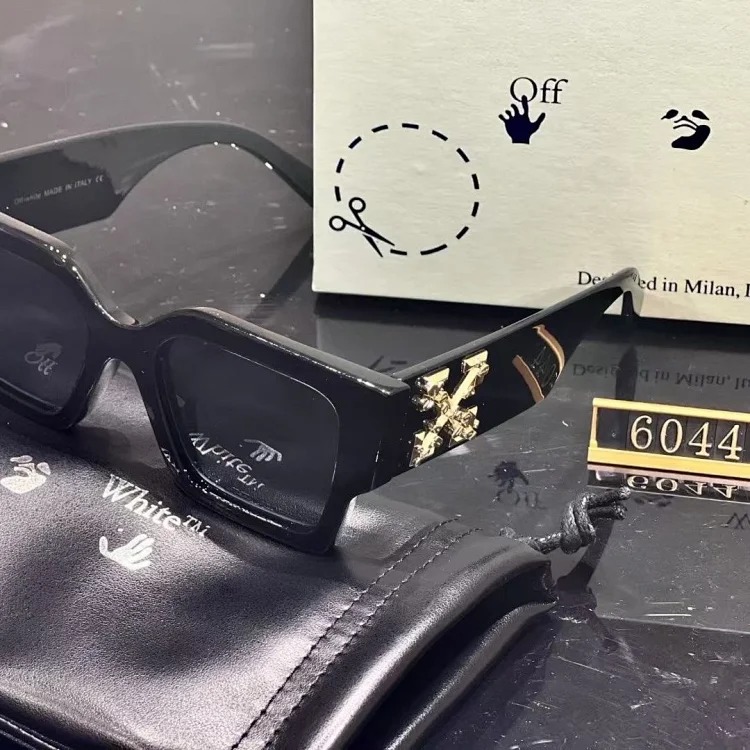 Thick leg square frame glasses image 3