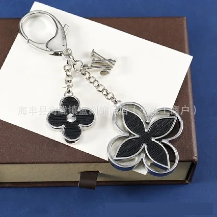 New creative metal flower keychain fashion tassel bag key chain pendant