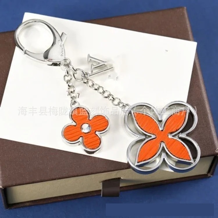 New creative metal flower keychain fashion tassel bag key chain pendant
