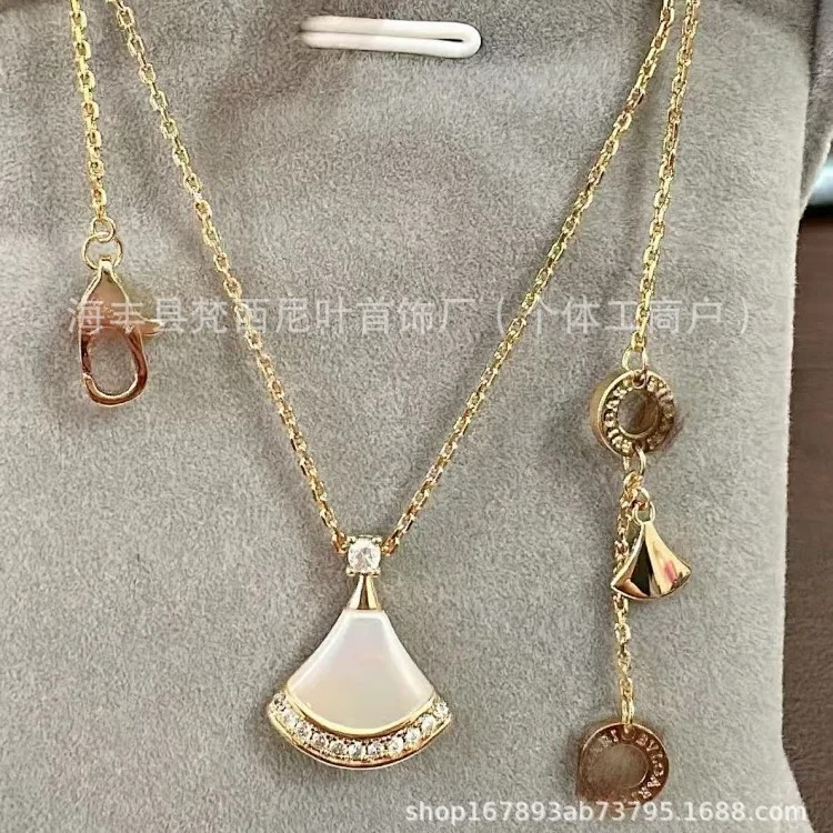 High Baojia fan-shaped necklace natural mother-of-pearl small skirt necklace 925 silver plated 18K clavicle chain wholesale manufacturer