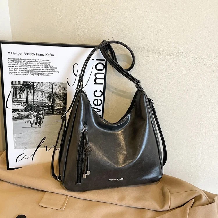 Fashion shoulder bag large capacity Korean style retro portable crossbody bag versatile student casual backpack women's tote bag