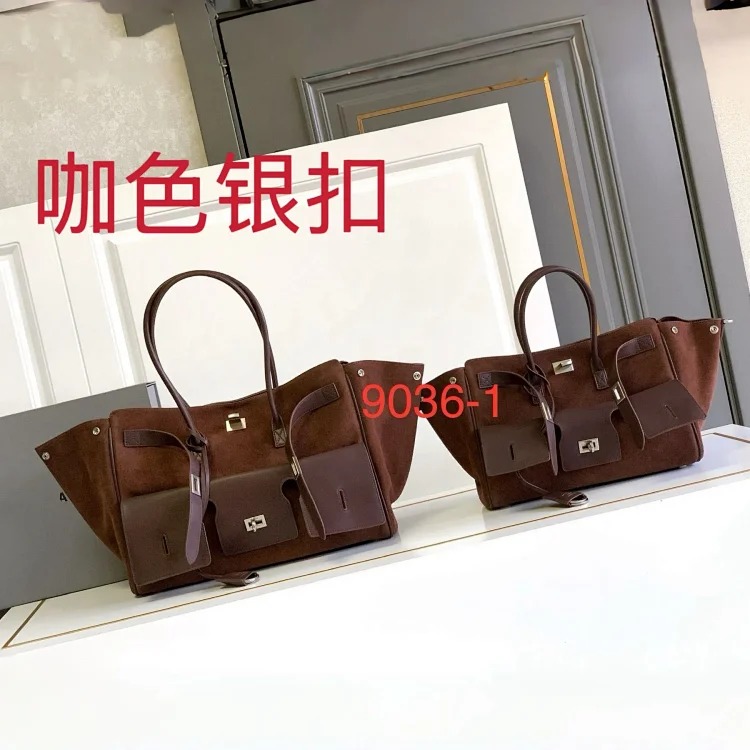 Burberry 25 years new motorcycle bag hand-held tote bag women's commuting large capacity niche single shoulder armpit bag pocket bag fashion