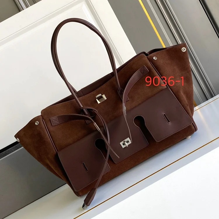Burberry 25 years new motorcycle bag hand-held tote bag women's commuting large capacity niche single shoulder armpit bag pocket bag fashion