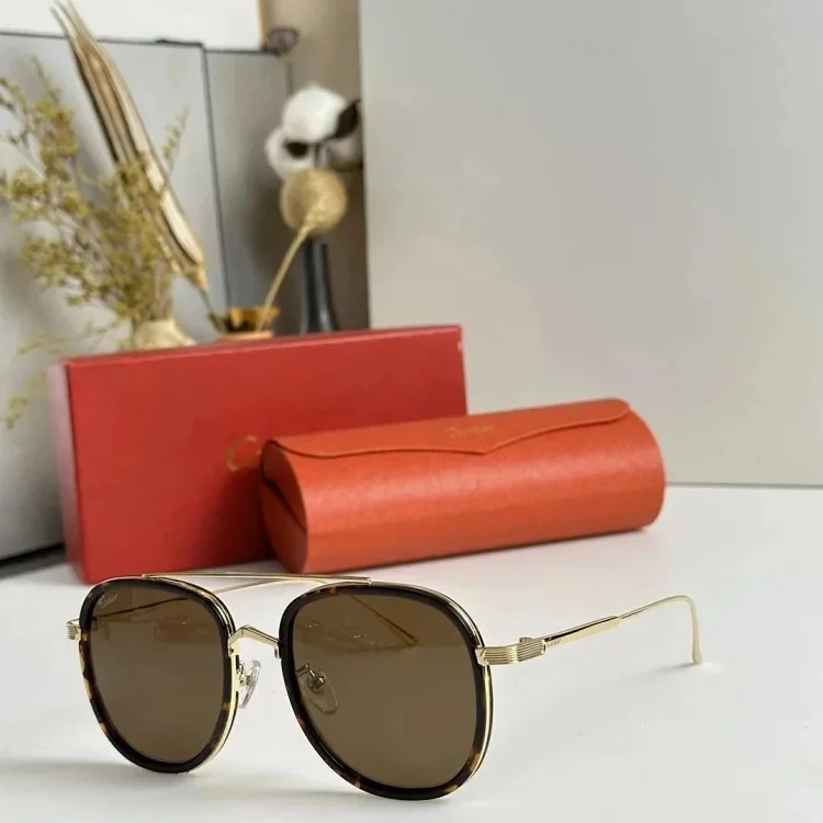 Chat fashionable and versatile anti-UV sunglasses