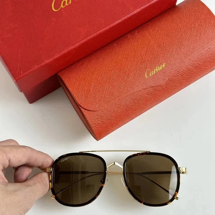 Chat fashionable and versatile anti-UV sunglasses