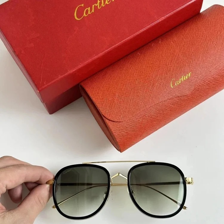 Chat fashionable and versatile anti-UV sunglasses