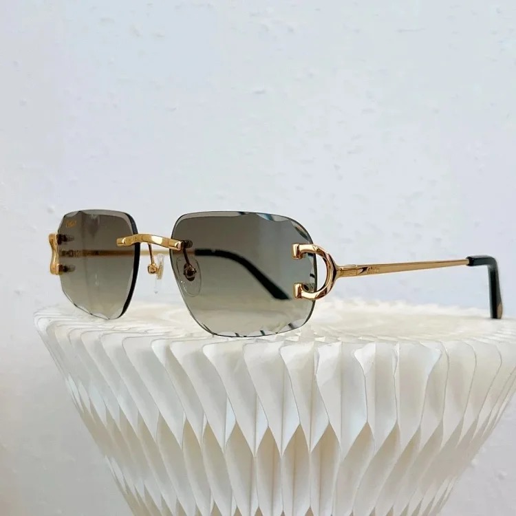 Chat fashionable and versatile anti-UV sunglasses