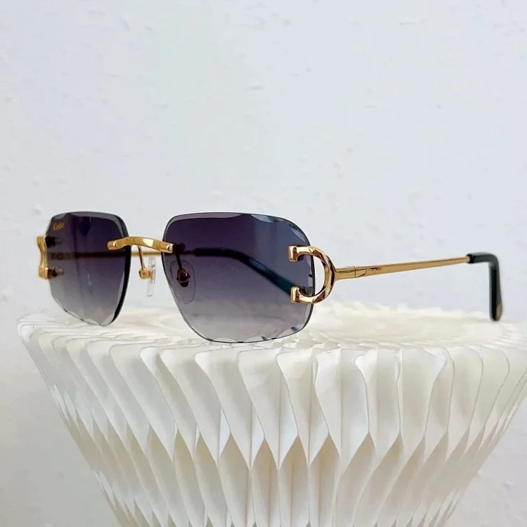 Chat fashionable and versatile anti-UV sunglasses