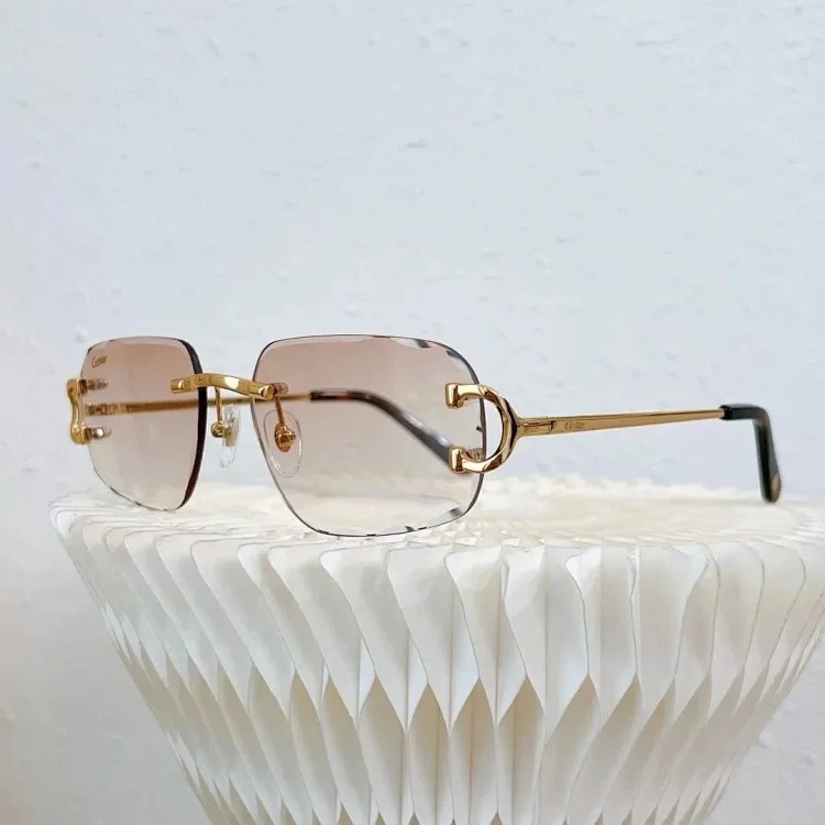 Chat fashionable and versatile anti-UV sunglasses