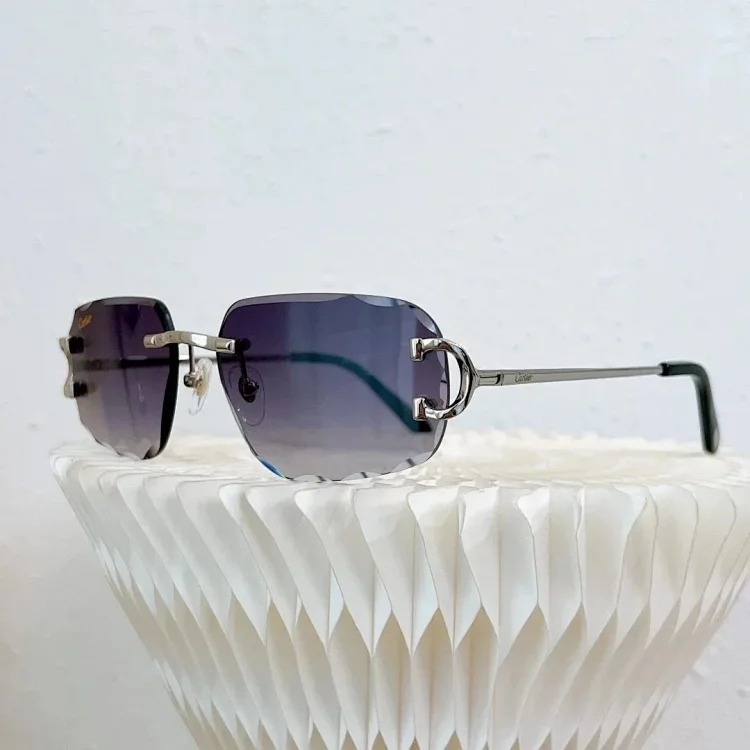 Chat fashionable and versatile anti-UV sunglasses
