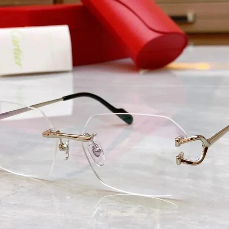 Chat fashionable and versatile anti-UV sunglasses