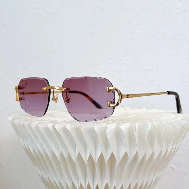 Chat fashionable and versatile anti-UV sunglasses