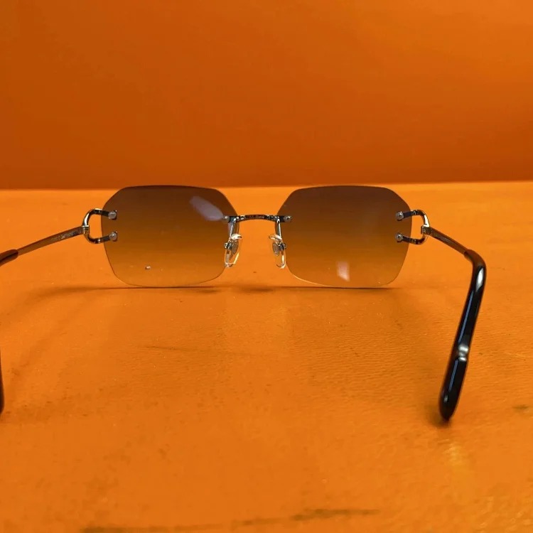 Chat fashionable and versatile anti-UV sunglasses