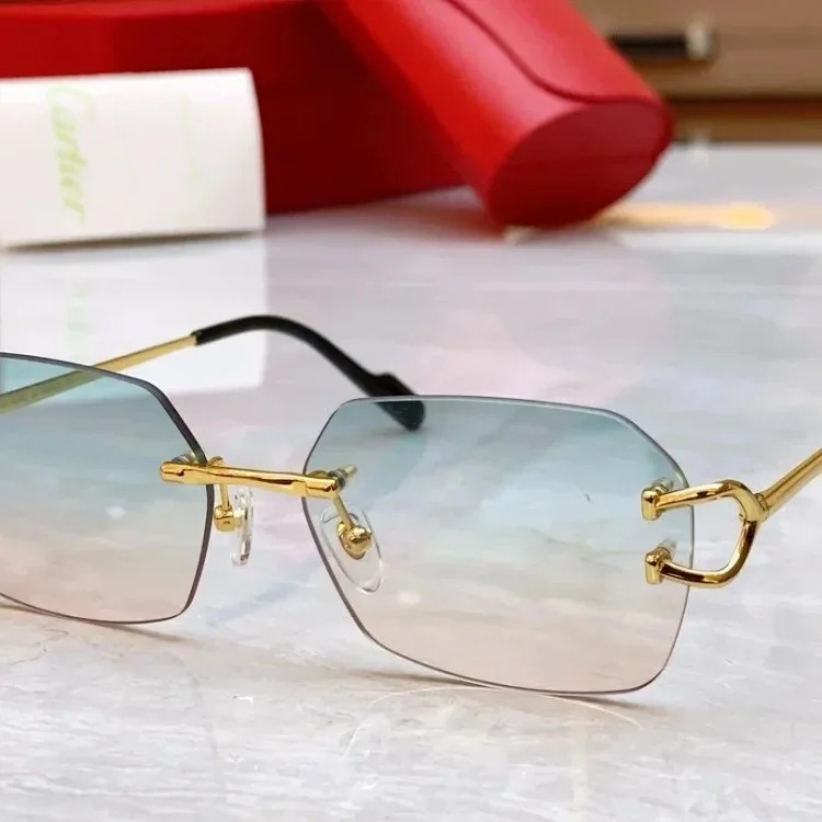 Chat fashionable and versatile anti-UV sunglasses
