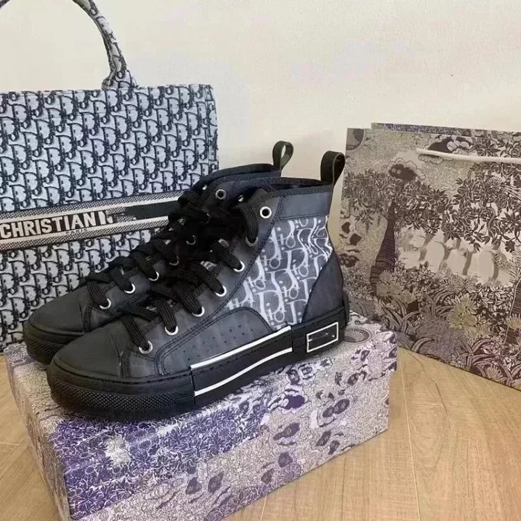 Dior Loafers are shipping normally image 4