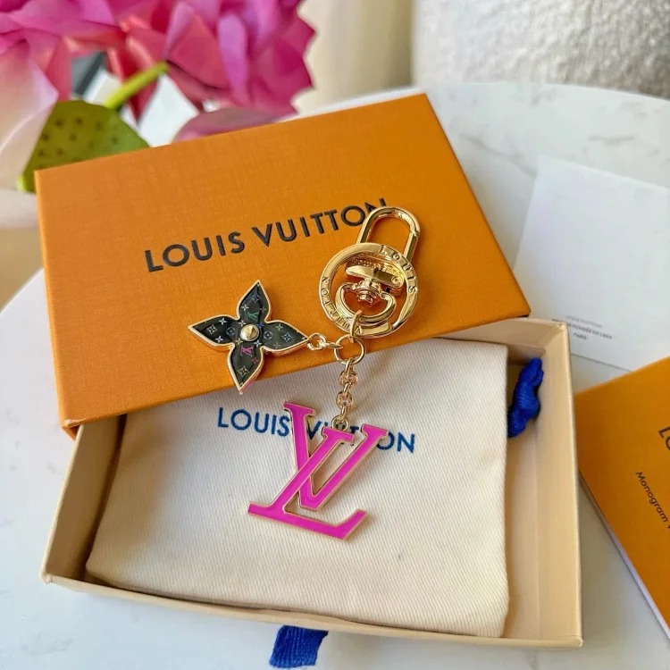 Louis Vuitton XXX-LYWD black three-color presbyopic pink letter keychain-3761