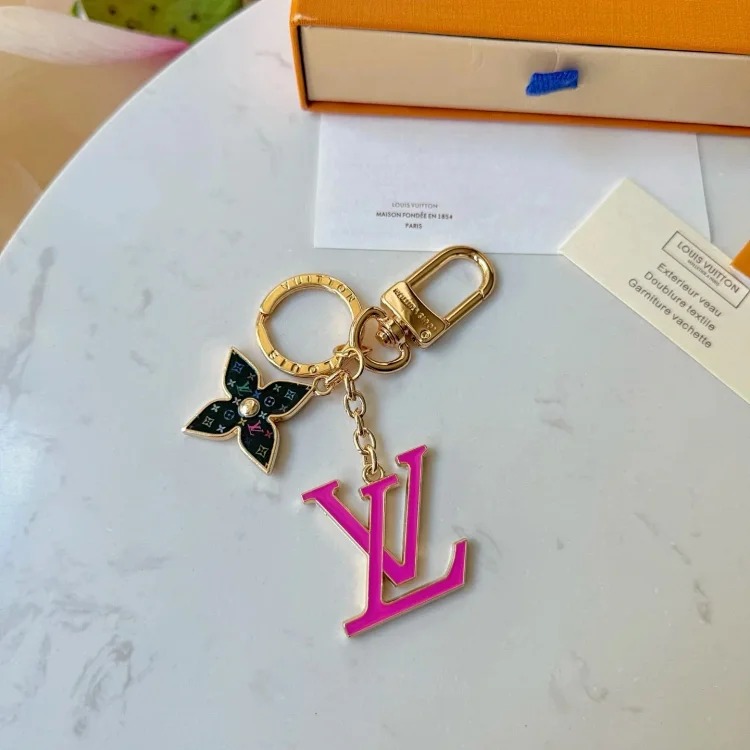 Louis Vuitton XXX-LYWD black three-color presbyopic pink letter keychain-3761