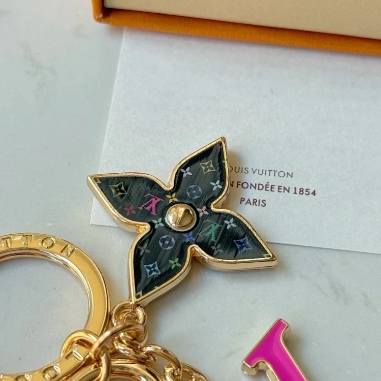 Louis Vuitton XXX-LYWD black three-color presbyopic pink letter keychain-3761