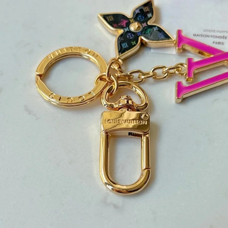Louis Vuitton XXX-LYWD black three-color presbyopic pink letter keychain-3761