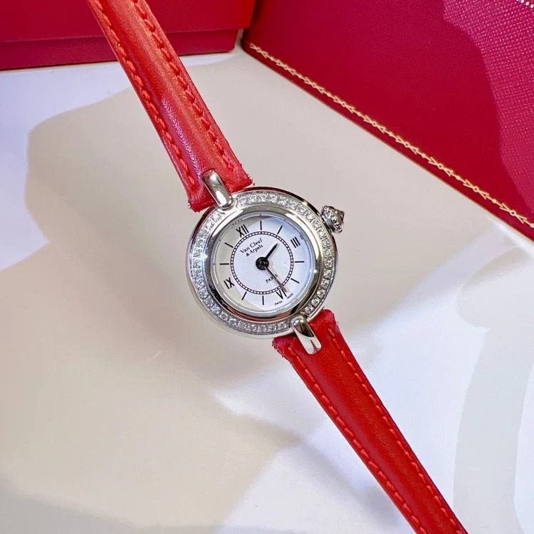 Albemarle Charms Gold Series & Arpels Classic Watch
