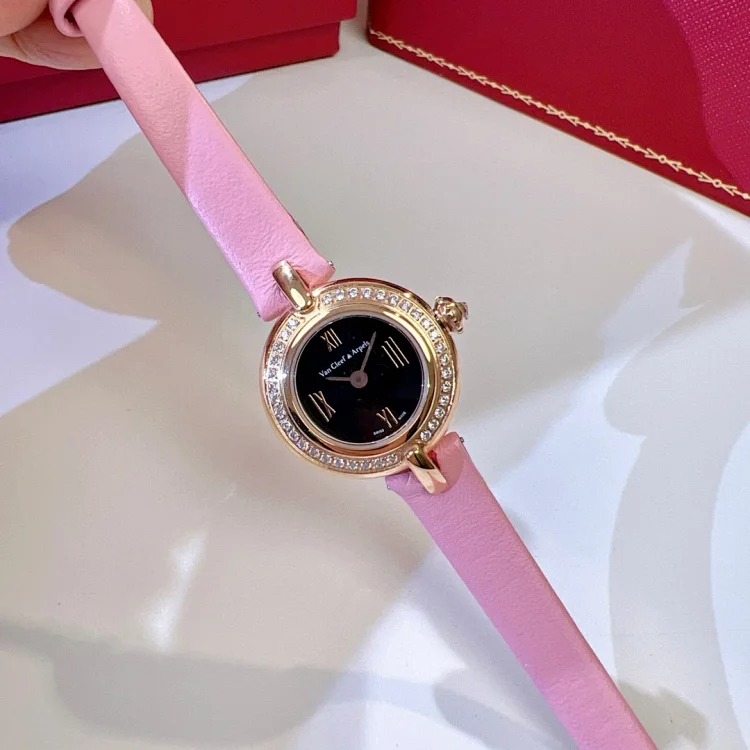 Albemarle Charms Gold Series & Arpels Classic Watch