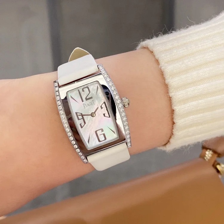 G0A33091 ladies watch, the bucket-shaped case is unique, the unique silk strap is perfectly combined with the original pin buckle, showing a luxurious and fashionable temperament. Original S