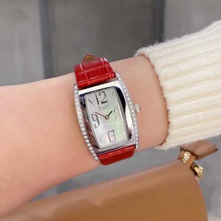 G0A33091 ladies watch, the bucket-shaped case is unique, the unique silk strap is perfectly combined with the original pin buckle, showing a luxurious and fashionable temperament. Original S