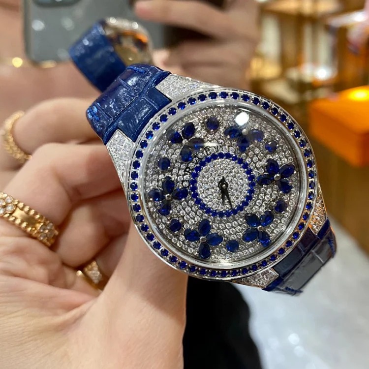 Graff flower timeless watch Graff is the leader in high-end jewelry, ever-changing and dazzling.