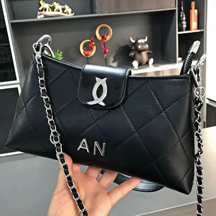 Large-capacity retro commuter chain shoulder bag for women 2024 new autumn and winter armpit bag popular crossbody tote bag trendy