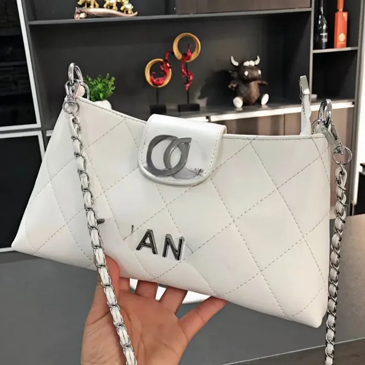 Large-capacity retro commuter chain shoulder bag for women 2024 new autumn and winter armpit bag popular crossbody tote bag trendy