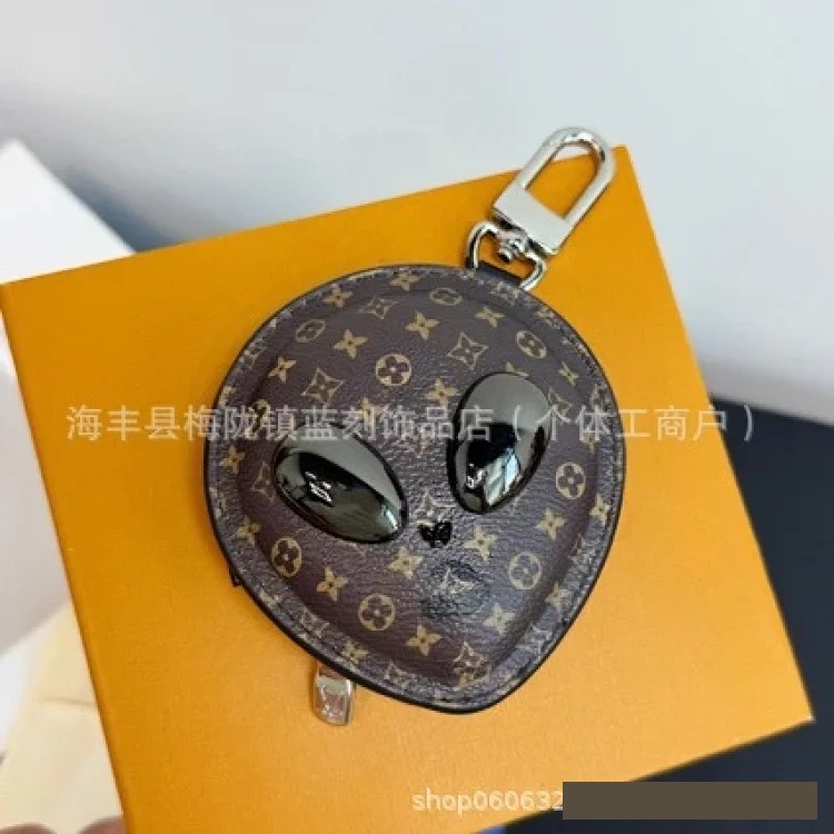 Personalized funny alien small bag for women 25 new cartoon fashion niche versatile small pendant pendant
