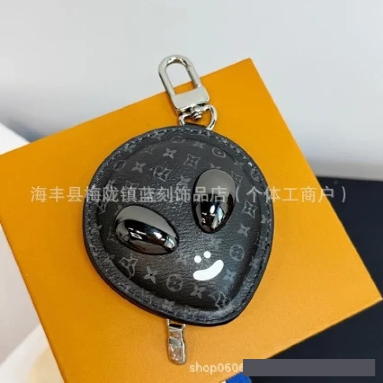 Personalized funny alien small bag for women 25 new cartoon fashion niche versatile small pendant pendant