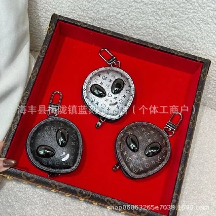 Personalized funny alien small bag for women 25 new cartoon fashion niche versatile small pendant pendant