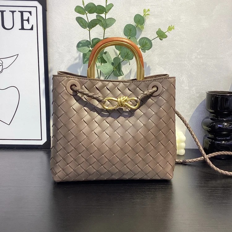 Bs cross-border popular hand-woven bag cowhide womens large-capacity handbag old money style tote shoulder cross-body(pic5) B's cross-border popular hand-woven bag cowhide women's large-capacity handbag old money style tote shoulder cross-body