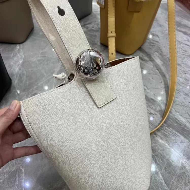 Correct Luojia 2025 new Pebble Bucket bucket bag imported cowhide single shoulder crossbody handbag