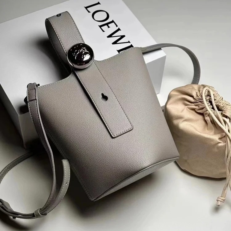 Correct Luojia 2025 new Pebble Bucket bucket bag imported cowhide single shoulder crossbody handbag
