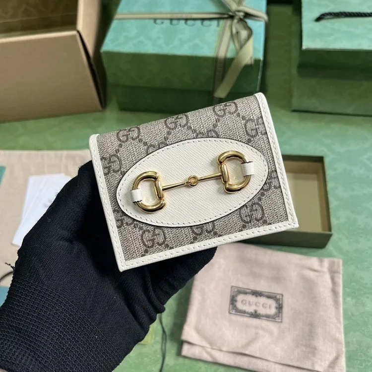 Wallet image 4