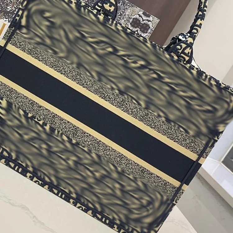 Louis Vuitton D family letter embroidered tote presbyopia 24s zoo shopping bag booktote three-dimensional trend crossbody liner image 2
