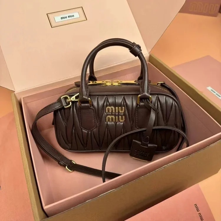 Miu new retro bowling crossbody bag pleated lambskin Boston fashion shoulder handbag women's trend