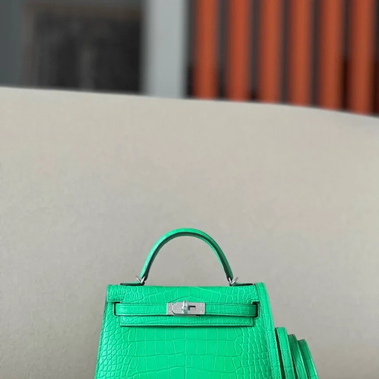 H fashion bag