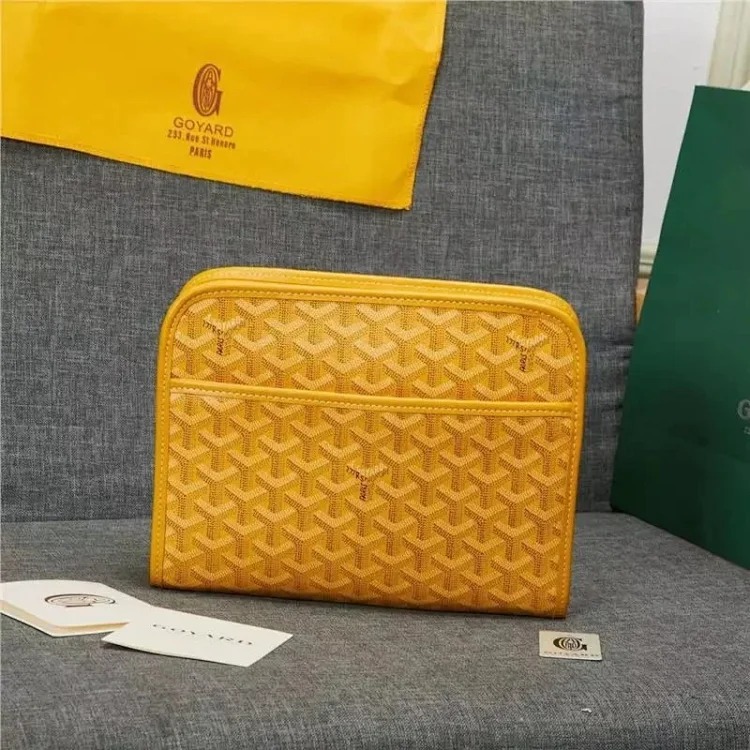 Toiletries bag and cosmetic bag image 3