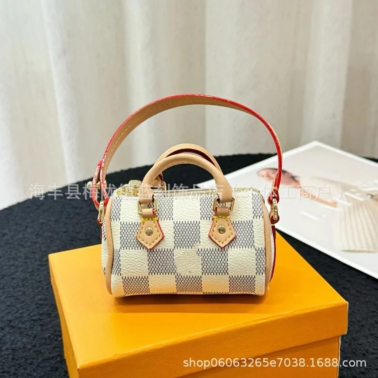Louis Vuitton Murakami Takahiro three-color mini pillow bag, light luxury and western style old flower bag pendant, handmade denim fabric pendant