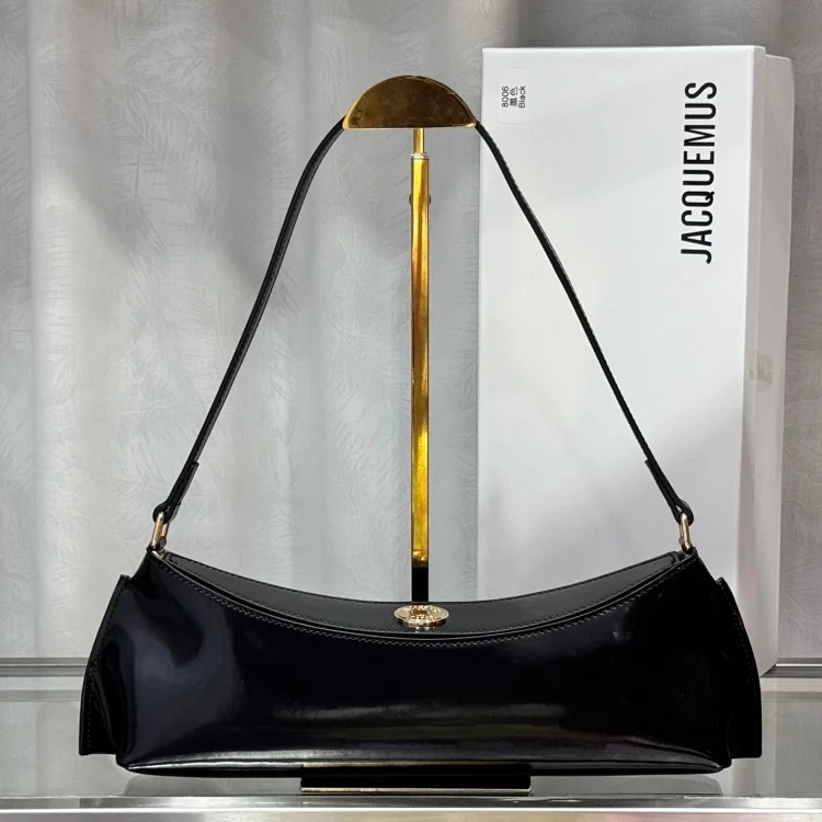 Jacquemus' new niche design French crescent-shaped shoulder underarm bag is fashionable, retro and high-end