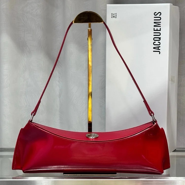 Jacquemus' new niche design French crescent-shaped shoulder underarm bag is fashionable, retro and high-end